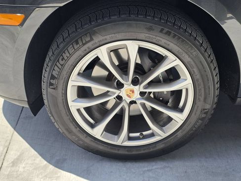 Used 2023 Porsche Macan AWD/4WD image 26