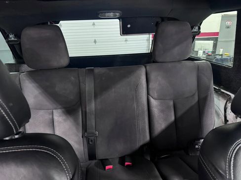 Used 2015 Jeep Wrangler Unlimited Rubicon w/ Connectivity Group AWD/4WD image 43