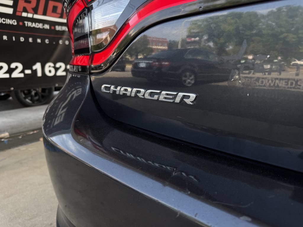 Used 2019 Dodge Charger SXT w/ Leather Interior Group RWD image 25