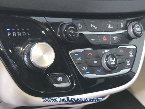 Used 2024 Chrysler Pacifica Touring-L FWD image 26