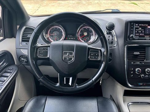 Used 2020 Dodge Grand Caravan SXT image 6