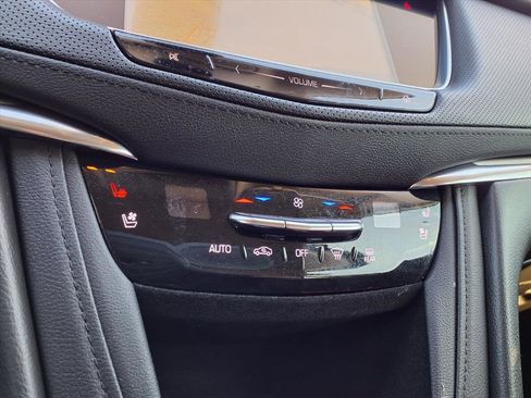 Used 2019 Cadillac XT5 Premium Luxury w/ Driver Assist Package image 8