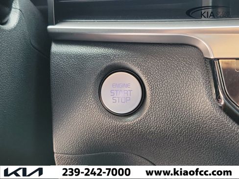 Certified 2025 Kia Sorento LX FWD image 30