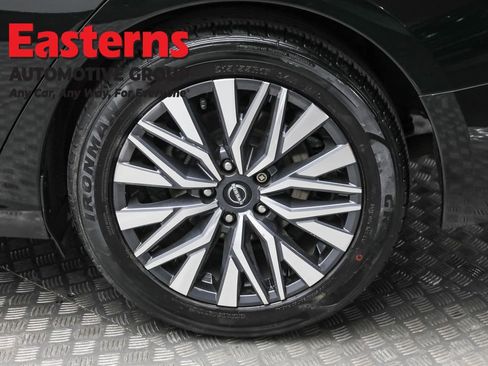 Used 2024 Nissan Altima 2.5 SV image 8