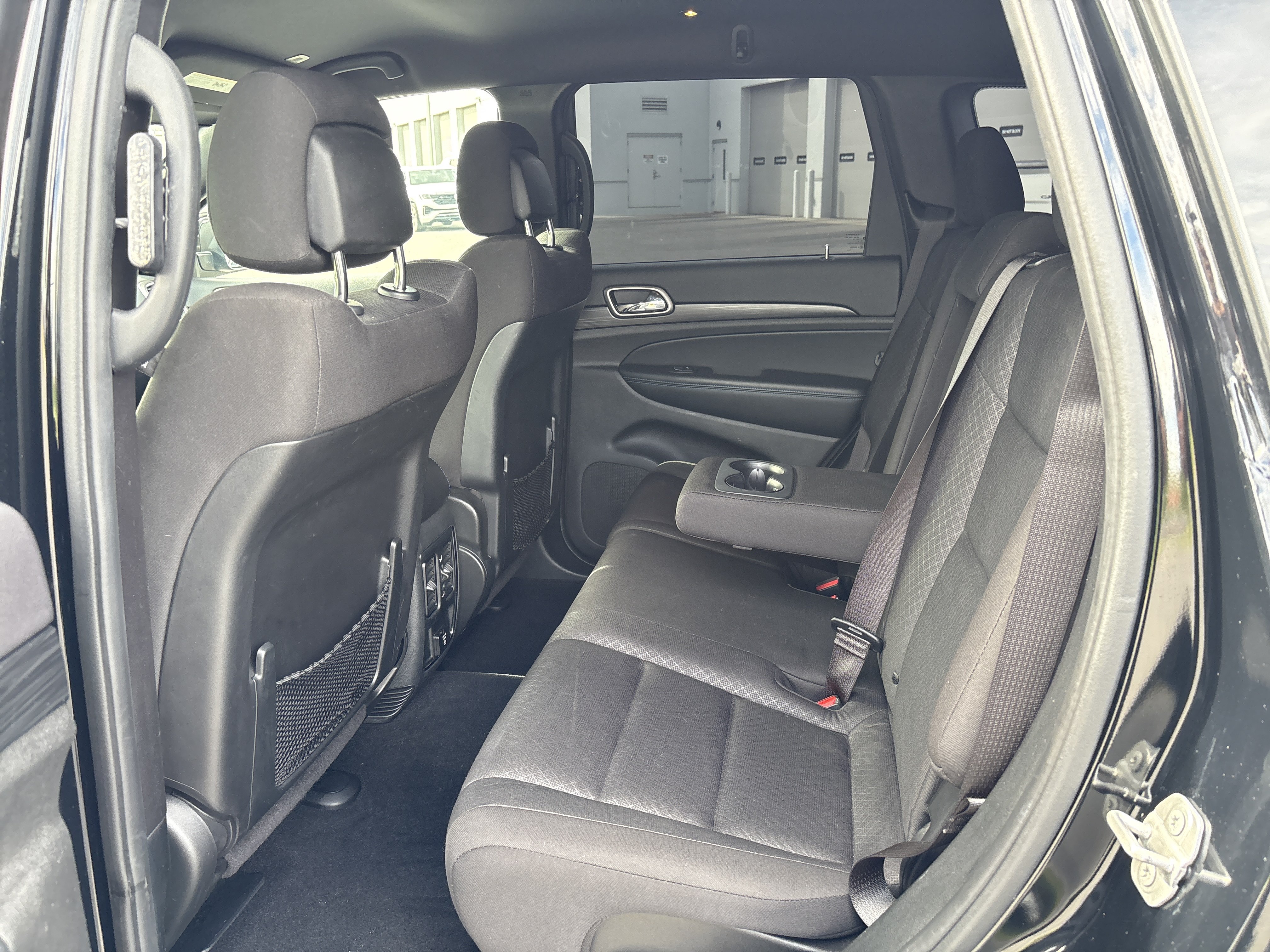 Used 2020 Jeep Grand Cherokee Laredo RWD image 33