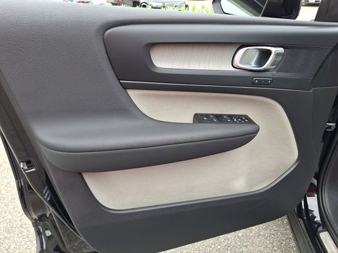 Certified 2023 Volvo XC40 B5 Plus w/ Climate Package AWD/4WD image 13