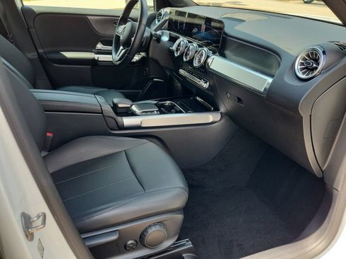Used 2022 Mercedes-Benz GLB 250 4MATIC w/ Premium Package Lite image 21