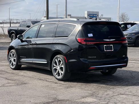 New 2026 Chrysler Pacifica Pinnacle image 4