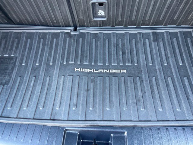 Used 2023 Toyota Highlander XLE AWD/4WD image 65