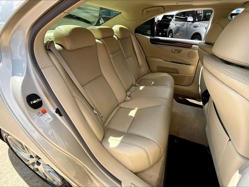 Used 2015 Lexus LS 460 w/ Comfort Package RWD image 19