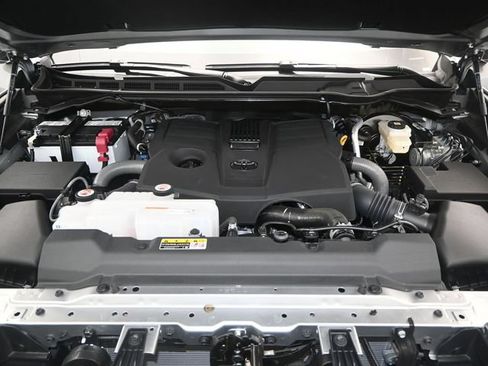 Used 2025 Toyota Tundra SR5 AWD/4WD image 17