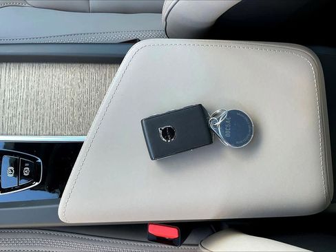 New 2026 Volvo XC60 B5 Plus w/ Protection Package Premier image 34