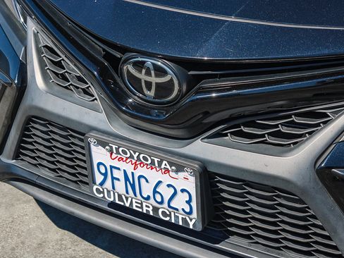 Used 2023 Toyota Camry SE FWD image 6