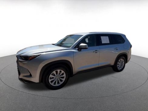 Used 2025 Toyota Grand Highlander FWD image 8