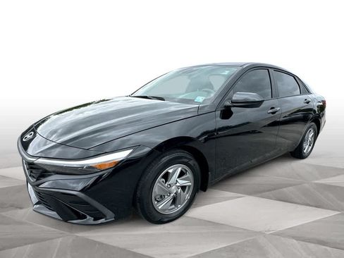 Used 2024 Hyundai Elantra SE FWD image 4