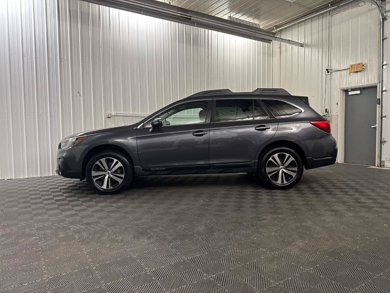 Used 2018 Subaru Outback 2.5i Limited AWD/4WD image 2