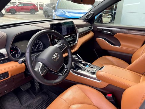 Used 2021 Toyota Highlander Platinum AWD/4WD image 11