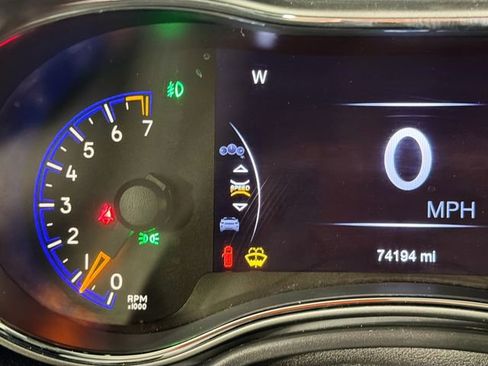 Used 2019 Jeep Grand Cherokee Altitude image 13