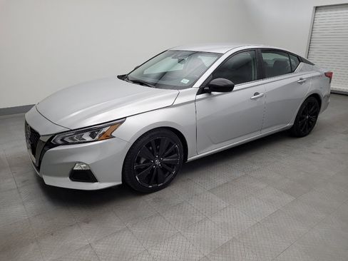 Used 2022 Nissan Altima 2.5 SR image 2