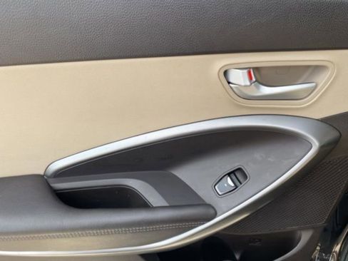 Used 2017 Hyundai Santa Fe SE image 31