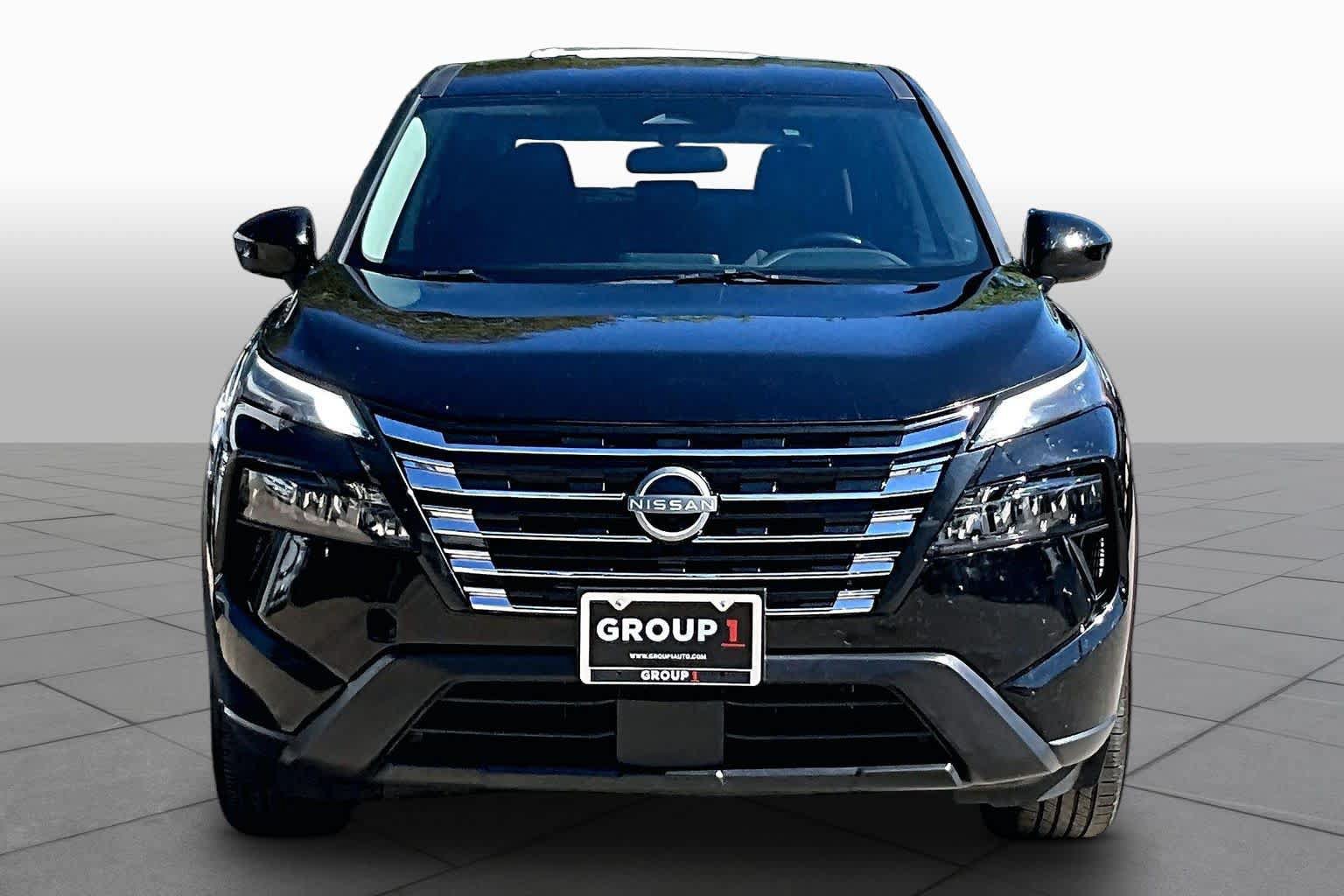 Used 2025 Nissan Rogue SV FWD image 4