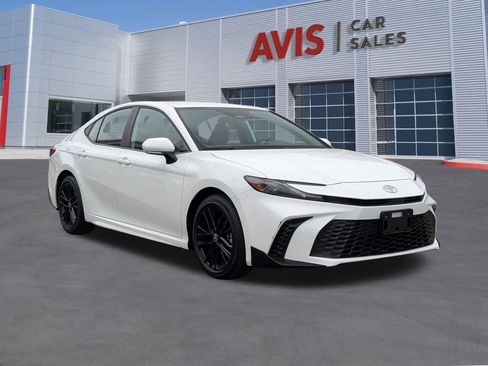 Used 2025 Toyota Camry SE image 9