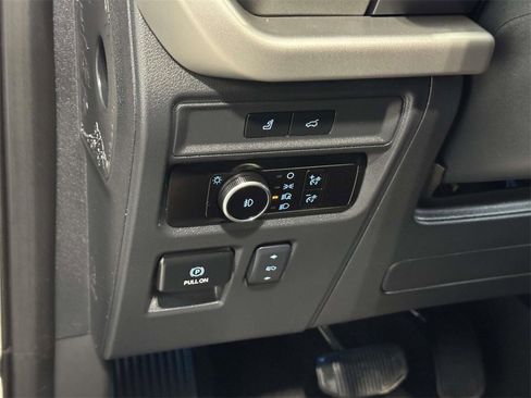 Used 2024 Ford Expedition Max XLT image 25