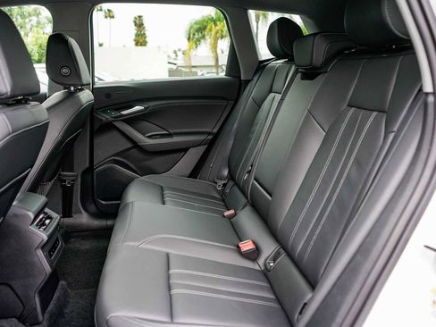 Used 2025 Audi Q6 e-tron Premium w/ Convenience Package image 18