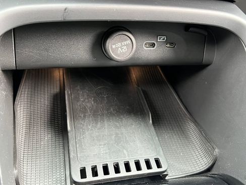 Used 2021 Volvo XC40 P8 Recharge w/ Advanced Package image 23