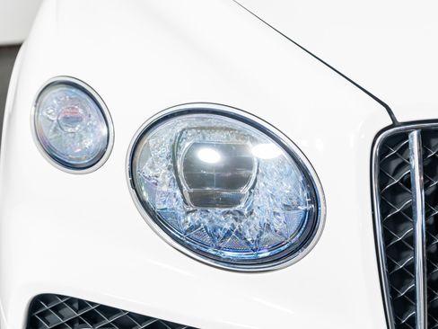 Used 2023 Bentley Bentayga Extended Wheelbase image 23