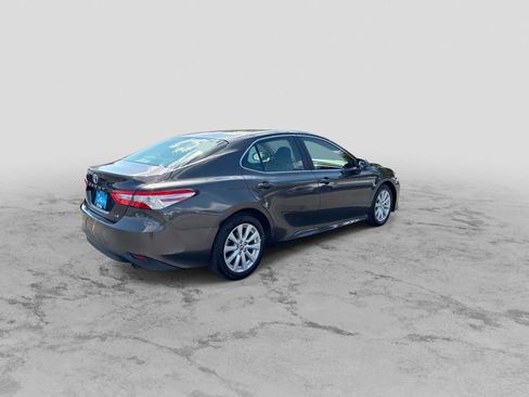 Used 2018 Toyota Camry LE w/ Moonroof Package FWD image 8