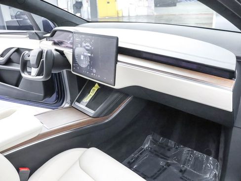 Used 2022 Tesla Model X image 17