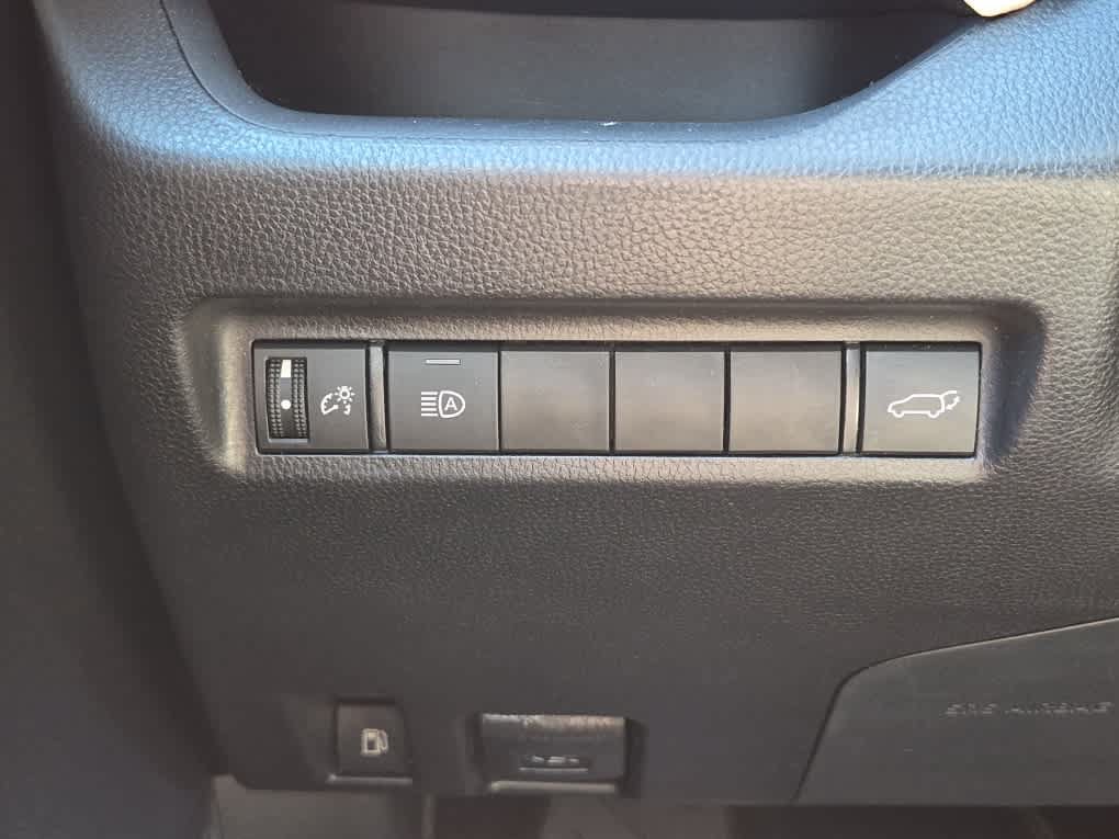 Used 2021 Toyota RAV4 XLE w/ Convenience Package AWD/4WD image 20