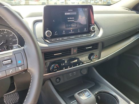 Used 2025 Nissan Rogue SV image 23