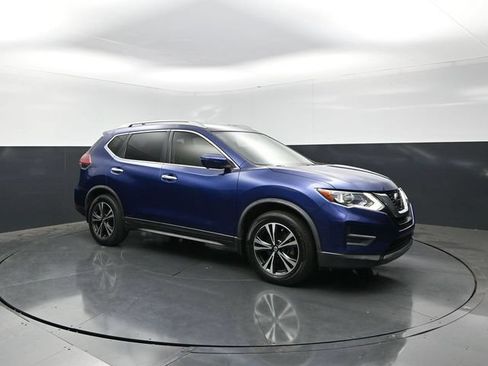 Used 2020 Nissan Rogue SV w/ Premium Package FWD image 1
