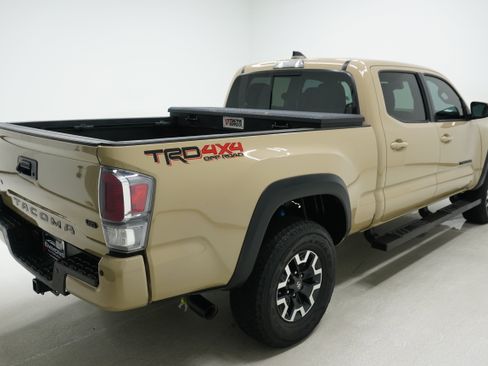 Used 2020 Toyota Tacoma TRD Off-Road w/ Advanced Technology Package AWD/4WD image 4