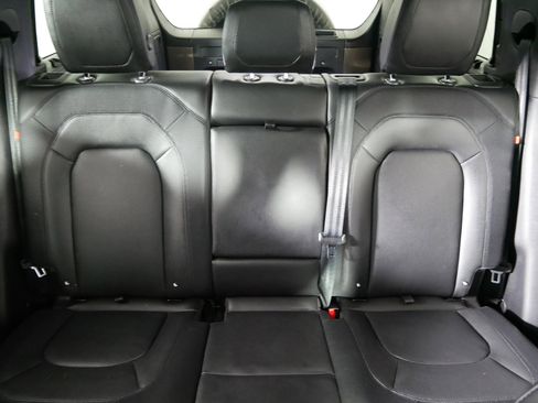 Used 2024 Land Rover Defender 110 X-Dynamic SE image 13