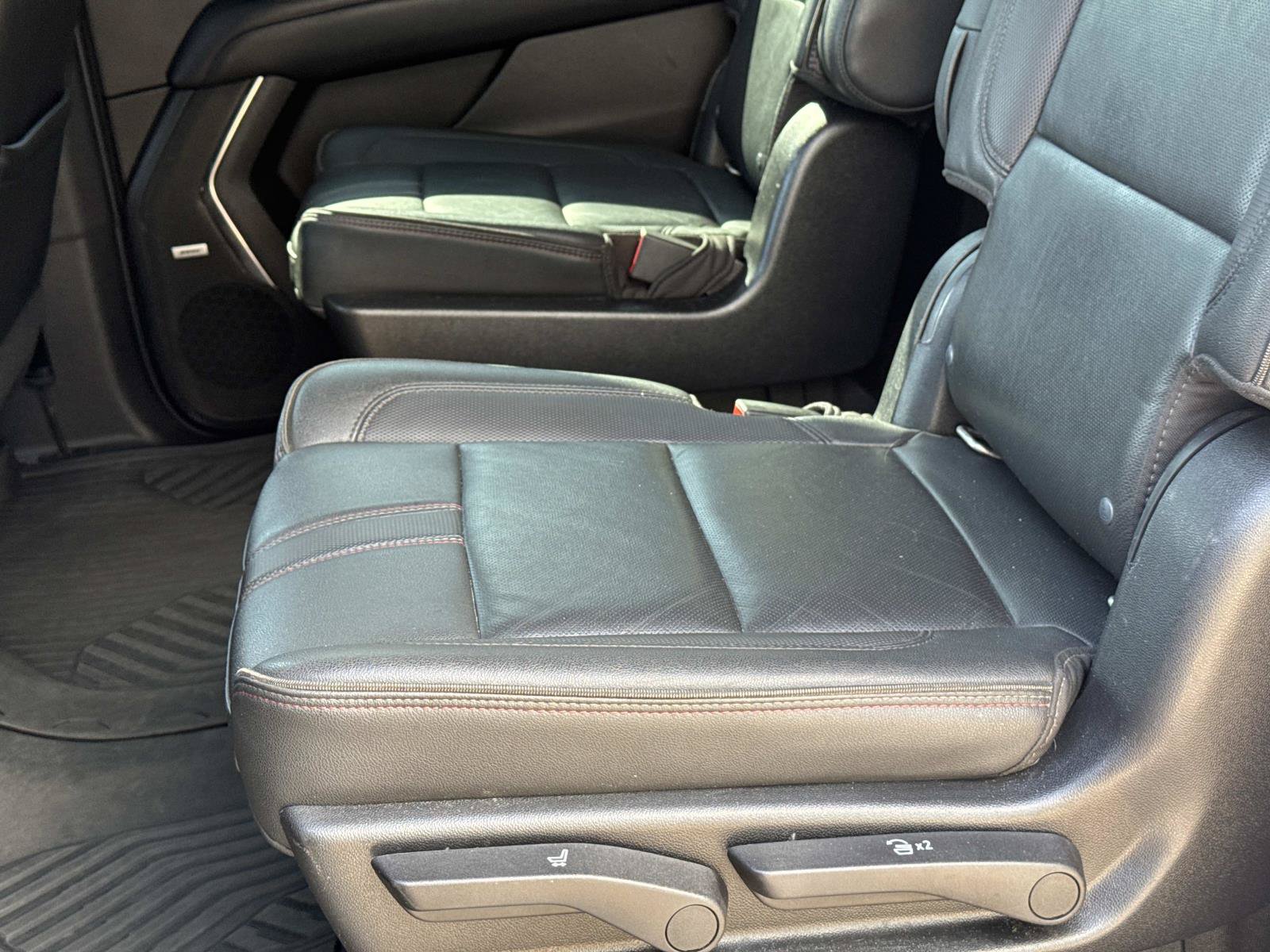 Used 2021 Chevrolet Suburban RST w/ Luxury Package RWD image 17