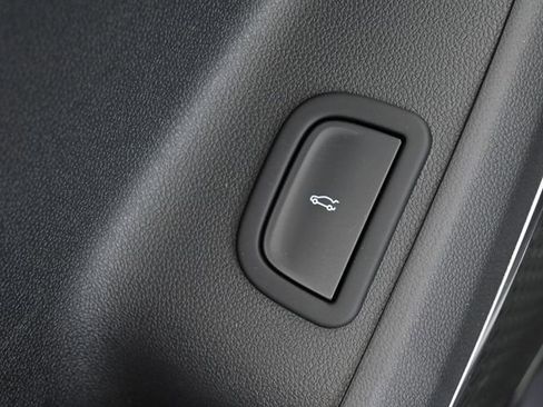 New 2025 Chevrolet Traverse High Country FWD image 39