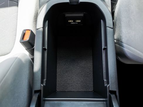 Used 2021 Toyota RAV4 XLE w/ Carpet Mat Package (TMS) AWD/4WD image 38