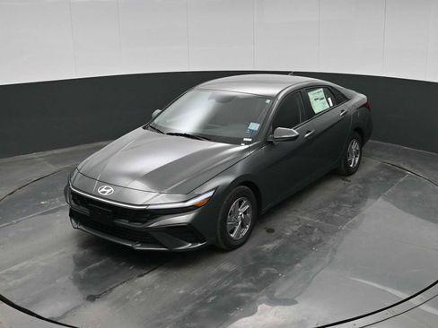 New 2026 Hyundai Elantra SE image 23