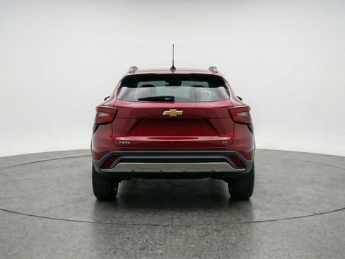 Used 2025 Chevrolet Trax LT FWD image 7