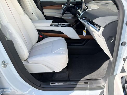 New 2026 Cadillac Vistiq Luxury AWD/4WD image 31
