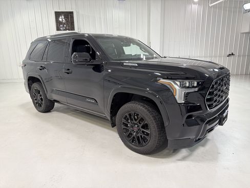Used 2024 Toyota Sequoia Platinum AWD/4WD image 7