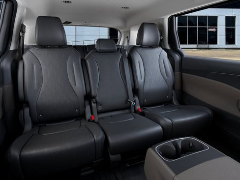 New 2026 Kia Carnival FWD image 18