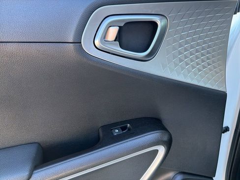 Used 2023 Kia Soul S image 24