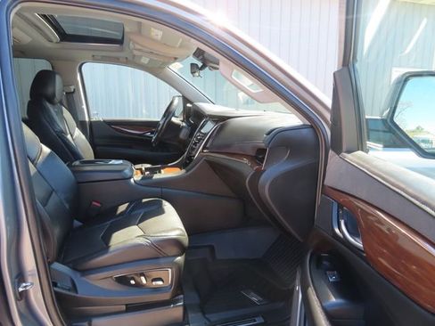 Used 2020 Cadillac Escalade Premium Luxury w/ Escalade Sport Edition AWD/4WD image 24