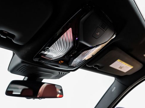 Used 2025 BMW X4 xDrive30i w/ Premium Package image 32