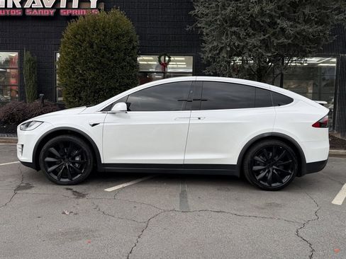 Used 2020 Tesla Model X Long Range image 9