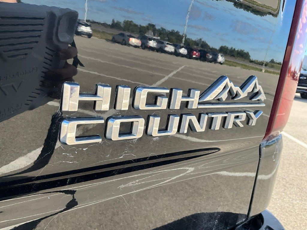 Used 2019 Chevrolet Silverado 1500 High Country w/ Technology Package AWD/4WD image 19